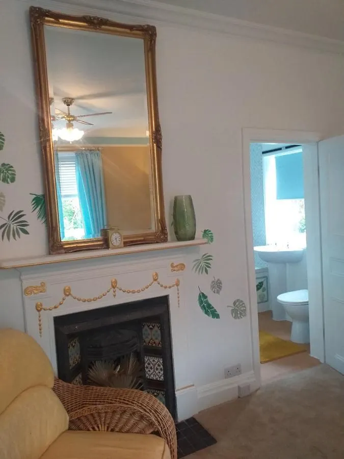 Jesmond House B&B Room3 Superking Ensuite Kingston upon Hull
